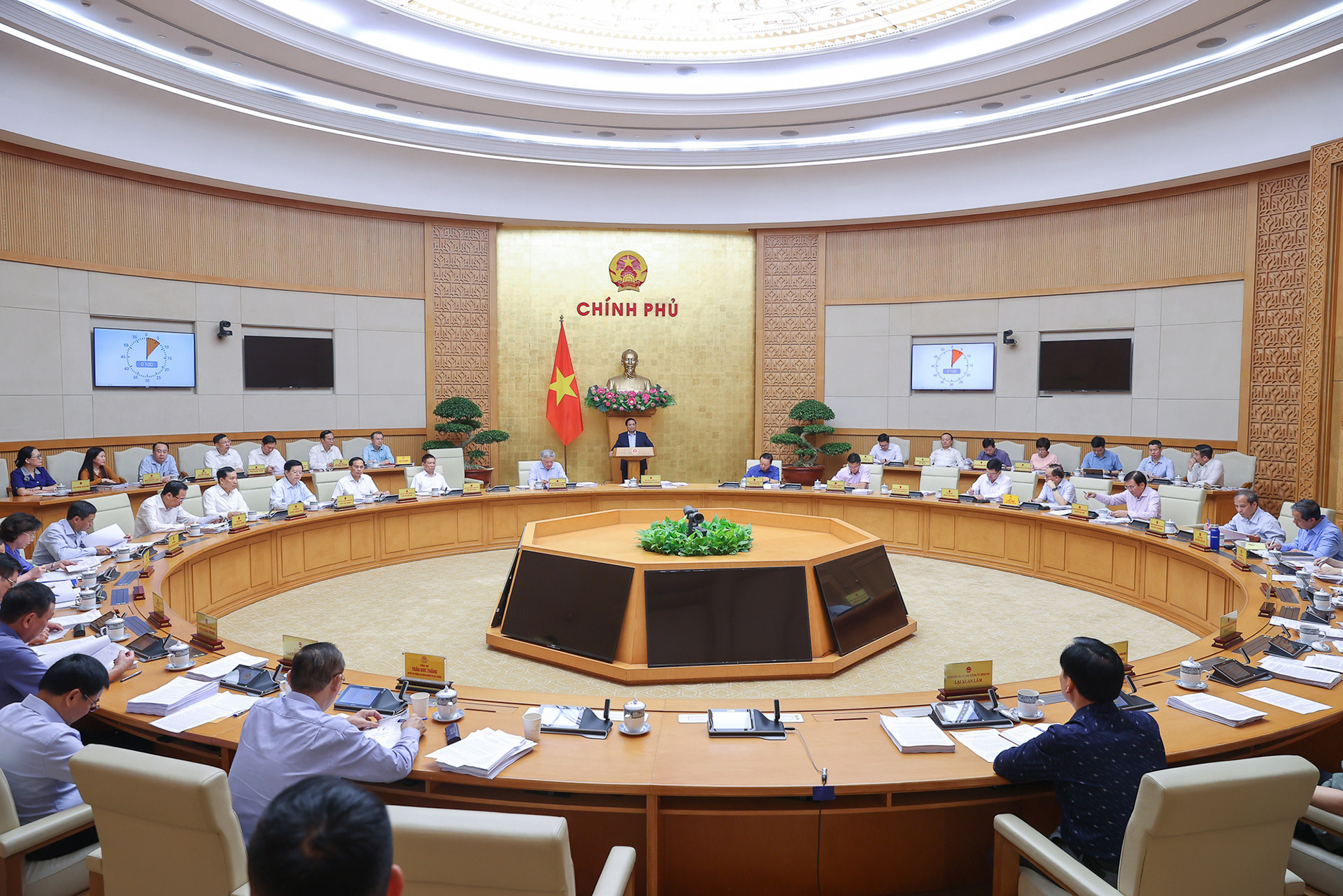 Thủ tướng: Giá vàng biến động, không để tình trạng thao túng thị trường 2 img1012 1757125462152241025554.jpg