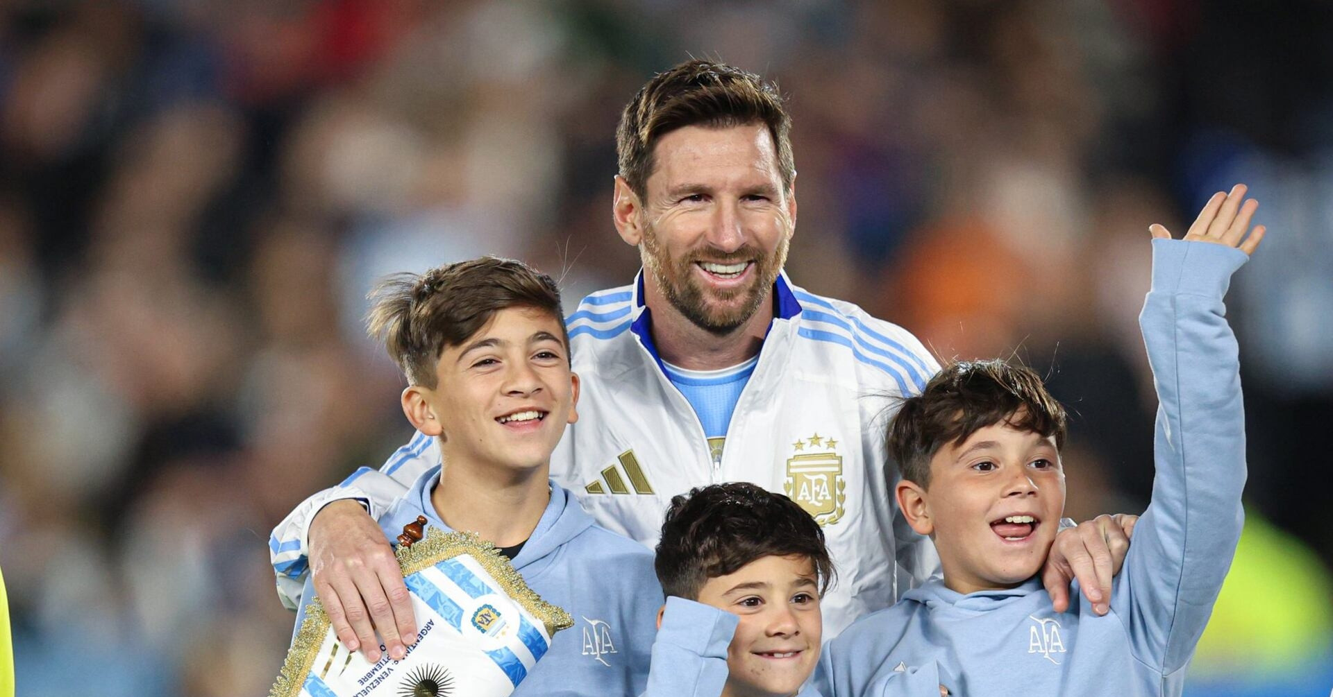 Lionel Messi, đừng rời bỏ World Cup 2026