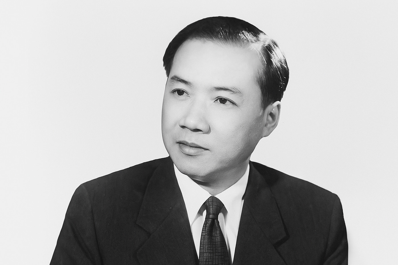 'O tròn như quả trứng gà' là câu thơ do vị giáo sư Toán nào sáng tác?