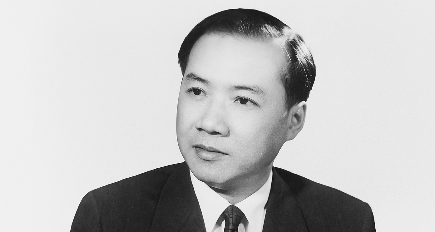 'O tròn như quả trứng gà' là câu thơ do vị giáo sư Toán nào sáng tác?