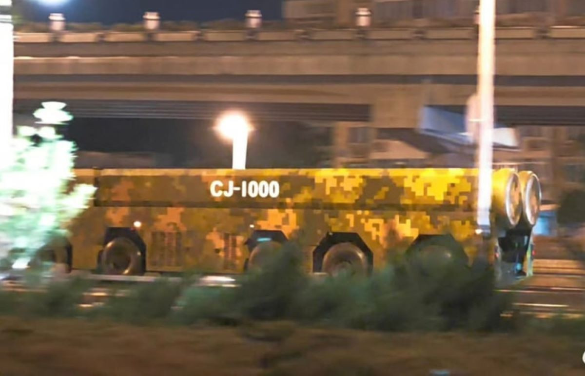 Tên lửa CJ 1000 Trung Quốc.jpg