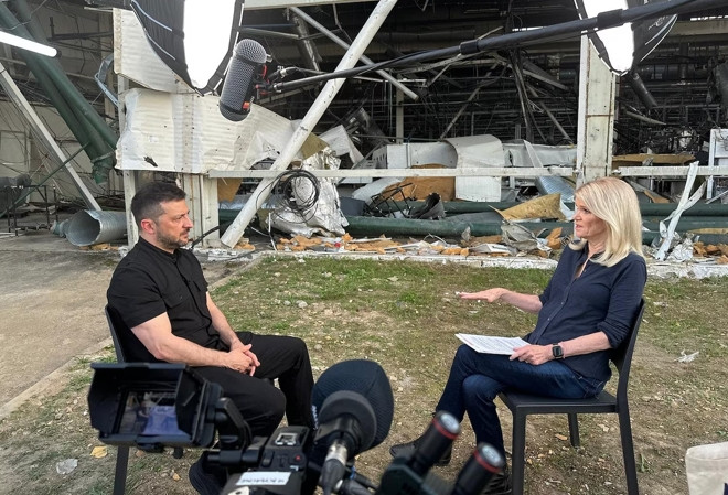 Tổng thống Ukraine Zelensky đề xuất ông Putin tới Kiev đàm phán