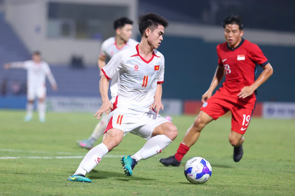 U23 Viet Nam vs U23 Singapore 1.jpg