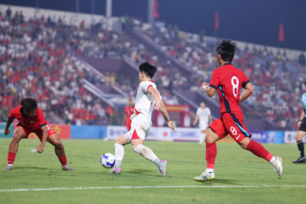 U23 Viet Nam vs U23 Singapore.jpg