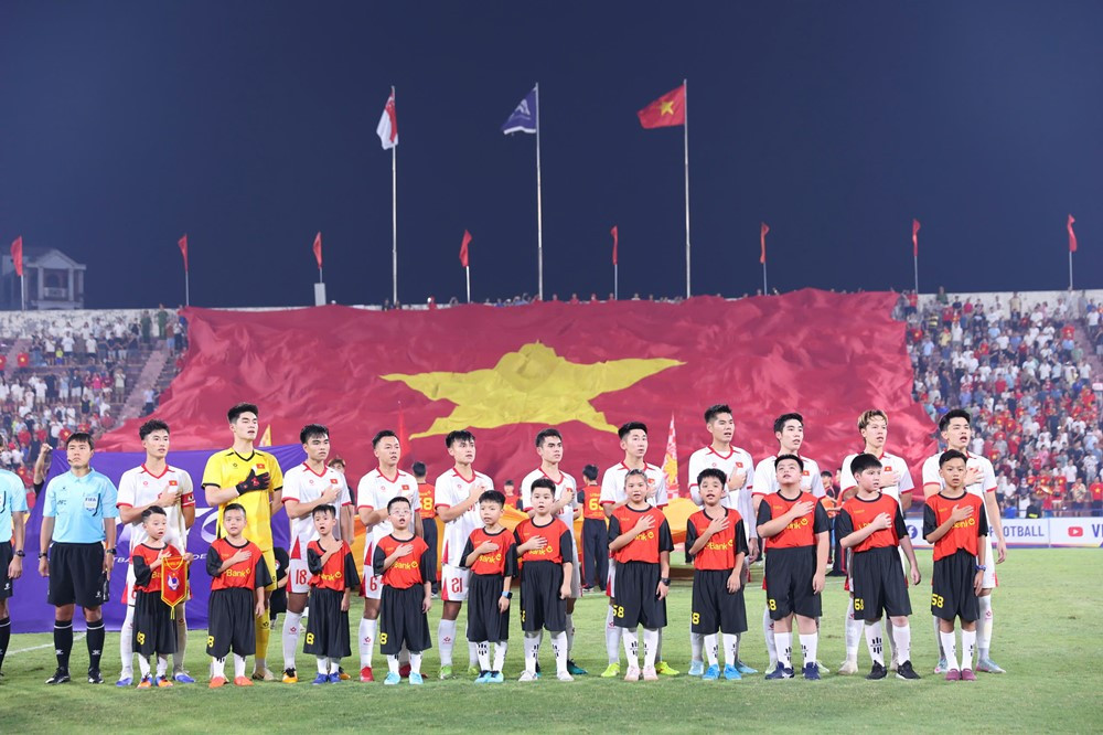 U23 Viet Nam vs U23 Singapore 3.jpg