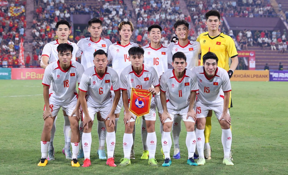 U23 Viet Nam vs U23 Singapore 4.jpg