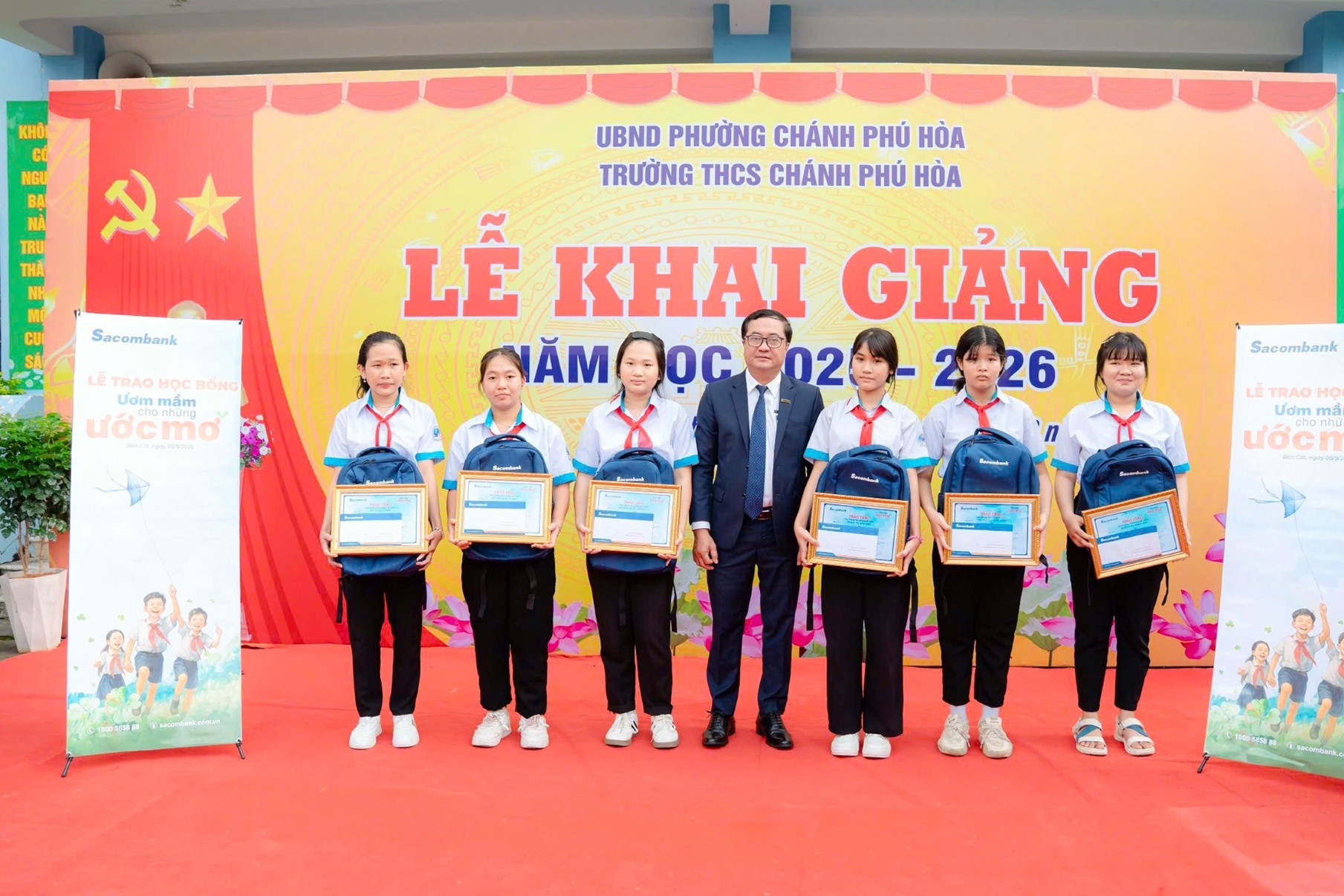 ‘Ươm mầm cho những ước mơ’: Loạt học bổng đặc biệt của Sacombank đầu năm học mới