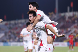 Video bóng đá U23 Việt Nam vs U23 Singapore: 'Kép phụ' hóa người hùng