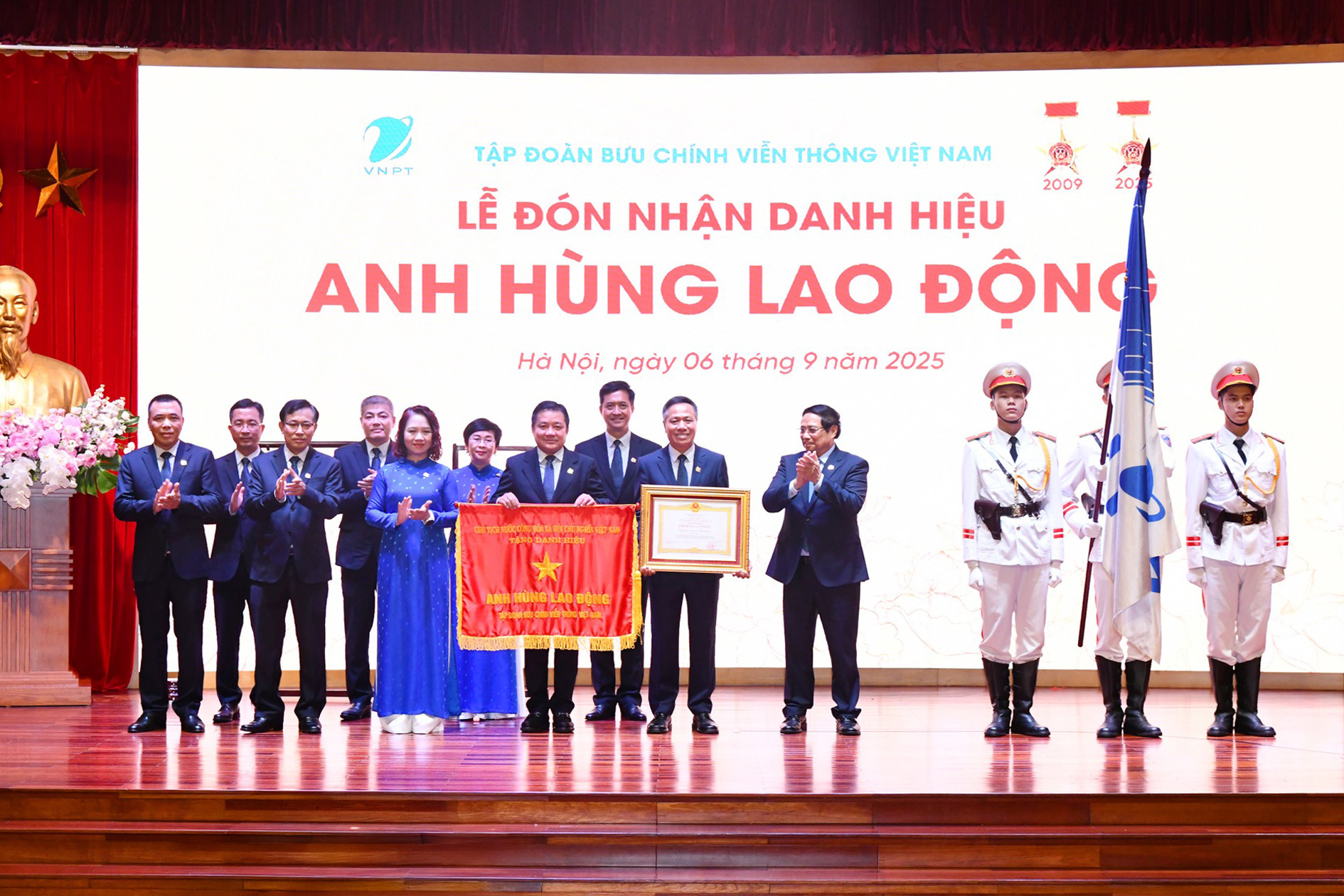 VNPT don nhan anh hung lao dong.jpg