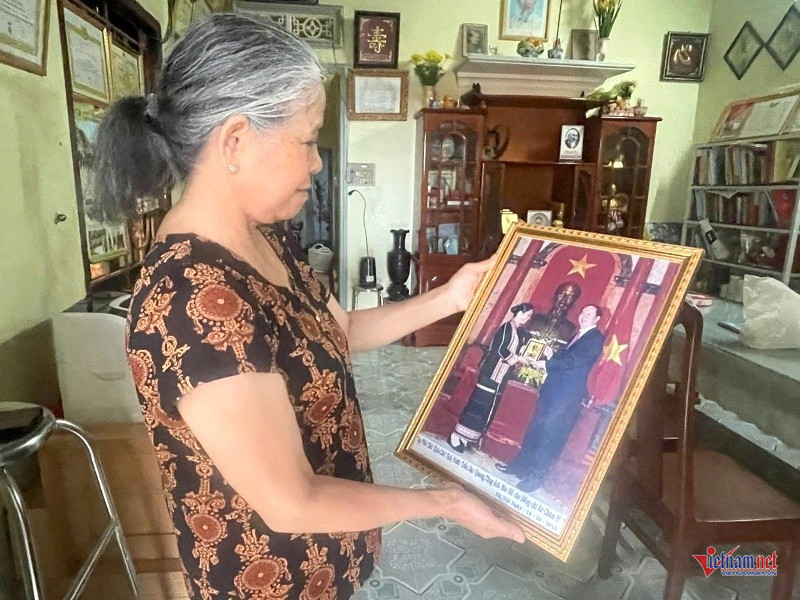 W-Chân dung người phụ nữ thép 3.jpg