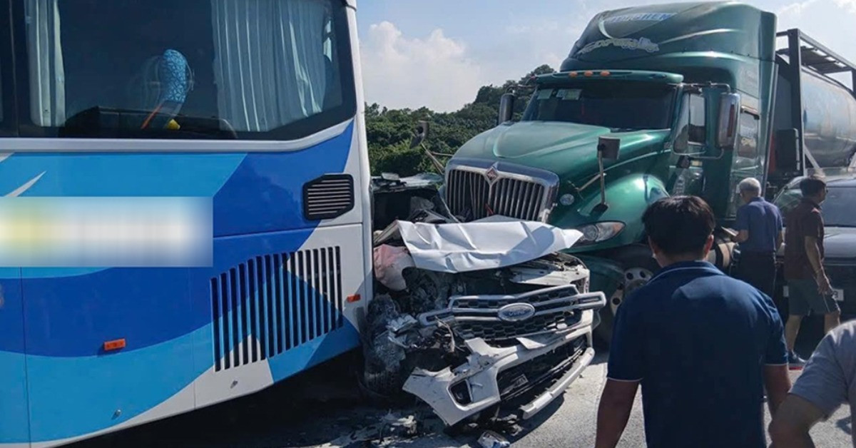 5 ôtô tông liên hoàn trên cao tốc Cao Bồ - Mai Sơn