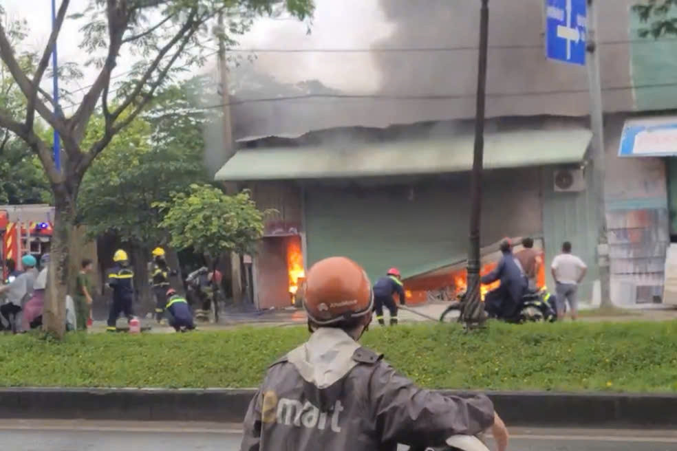 Bản tin cuối ngày 7/9: Cháy kho hàng ở TPHCM, khói đen bốc cao hàng chục mét