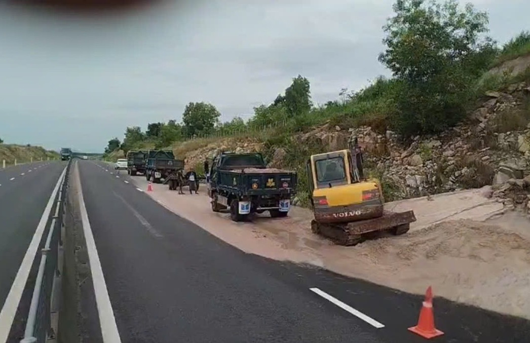 Cao tốc Vĩnh Hảo - Phan Thiết lại xuất hiện tình trạng khiến giao thông gặp khó