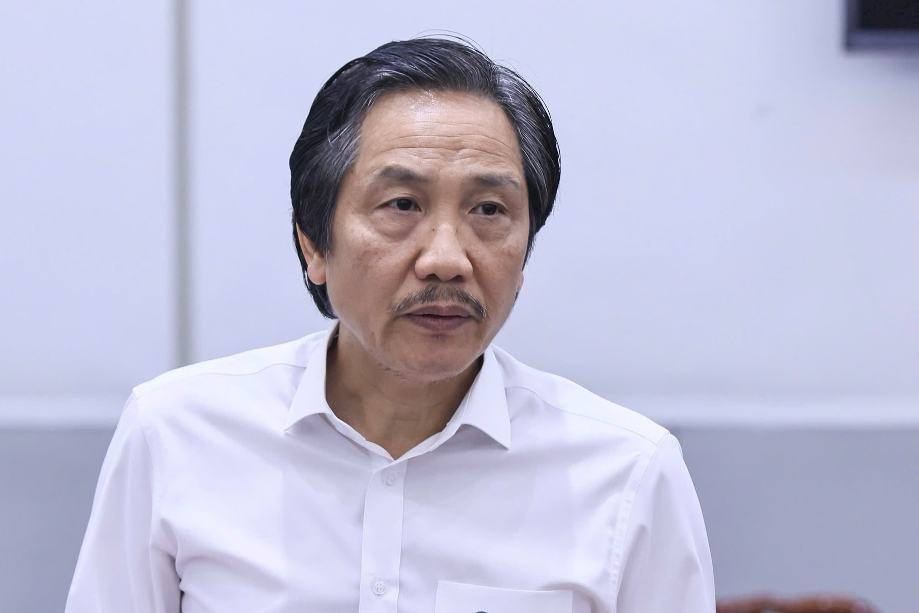 Không nên để công chức tự viết đơn thôi việc, phải phân loại để tinh giản