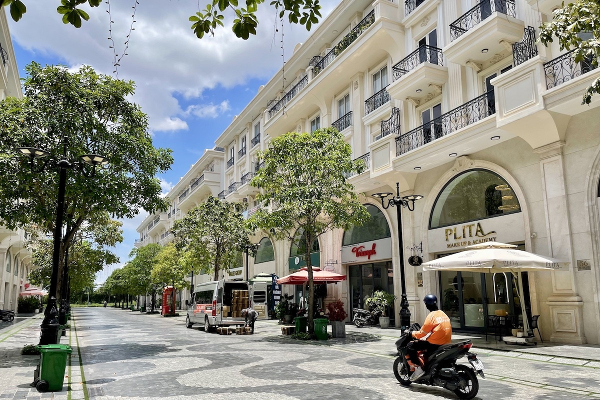 Phía sau shophouse 50 tỷ èo uột cho thuê; bỏ đề xuất áp thuế 20% lãi bán nhà đất