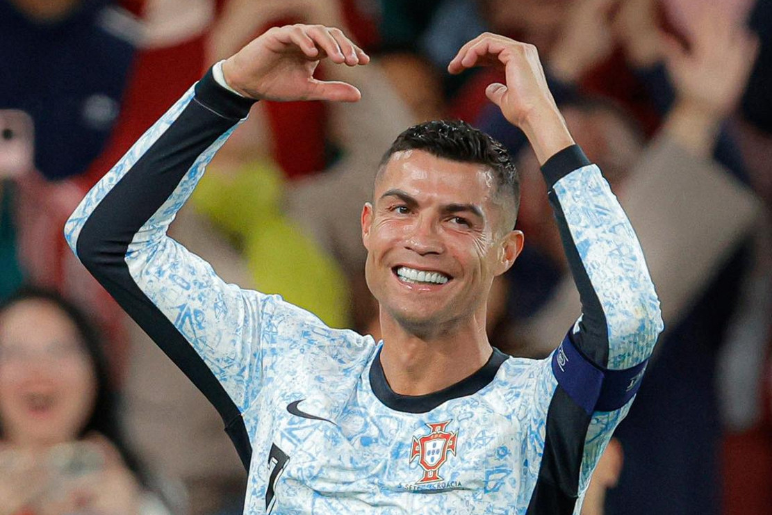 Ronaldo lập siêu phẩm, Bồ Đào Nha đại thắng '5 sao'