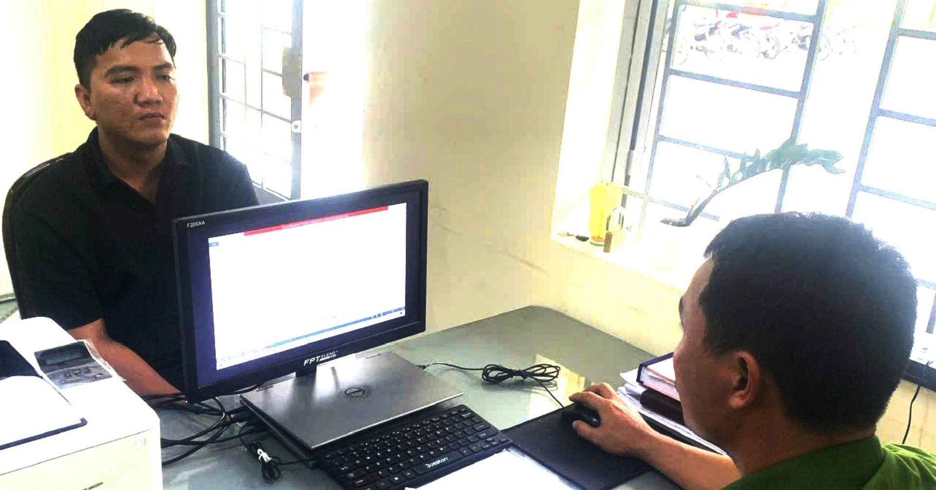 Thanh niên bị giam giữ, ép gọi người thân ở nước ngoài gửi tiền về trả nợ