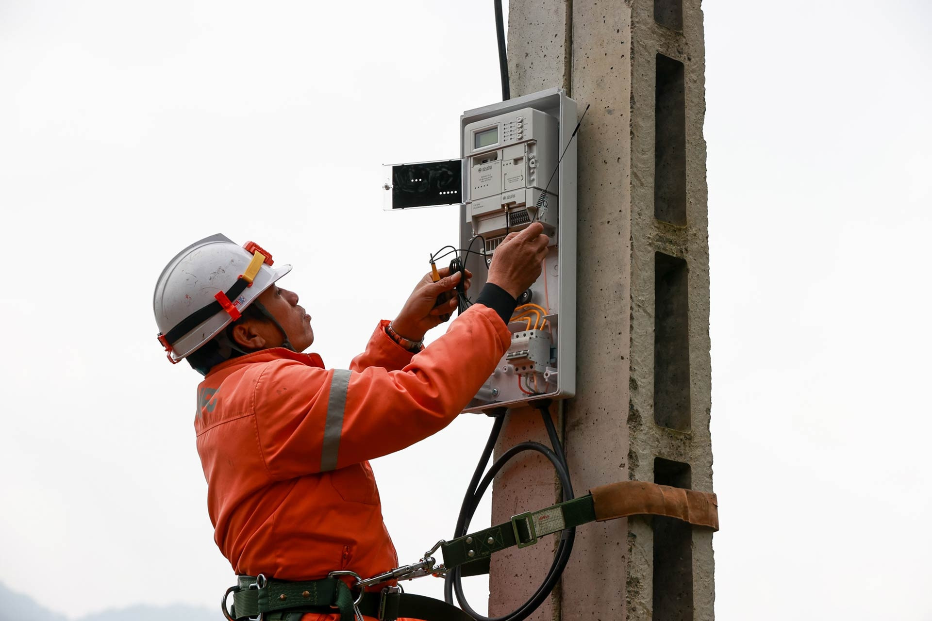 Tiền điện tháng 8 tăng vọt gây ồn ào; ông chủ chiếc tivi giá rẻ bị truy tố