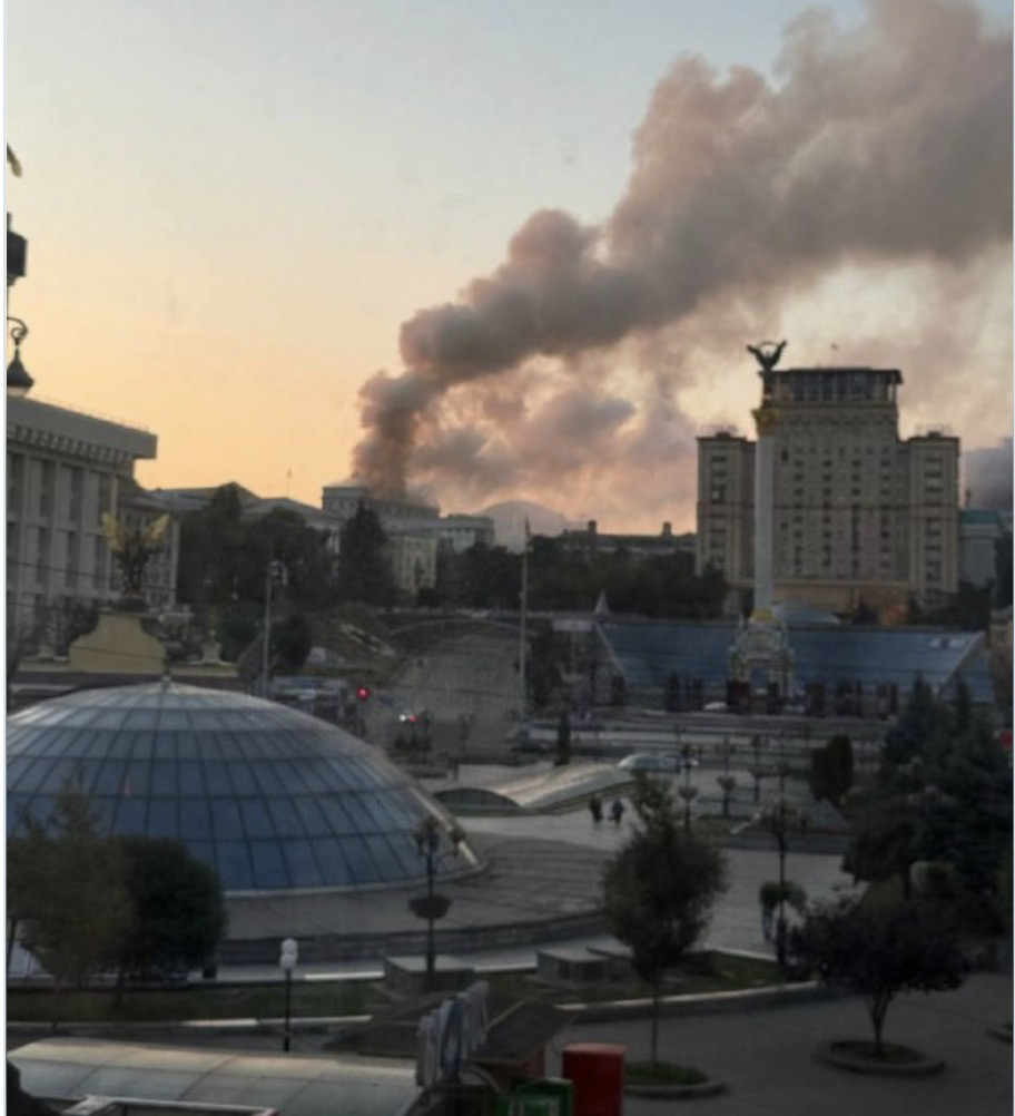 tòa nhà cp Kiev cháy.