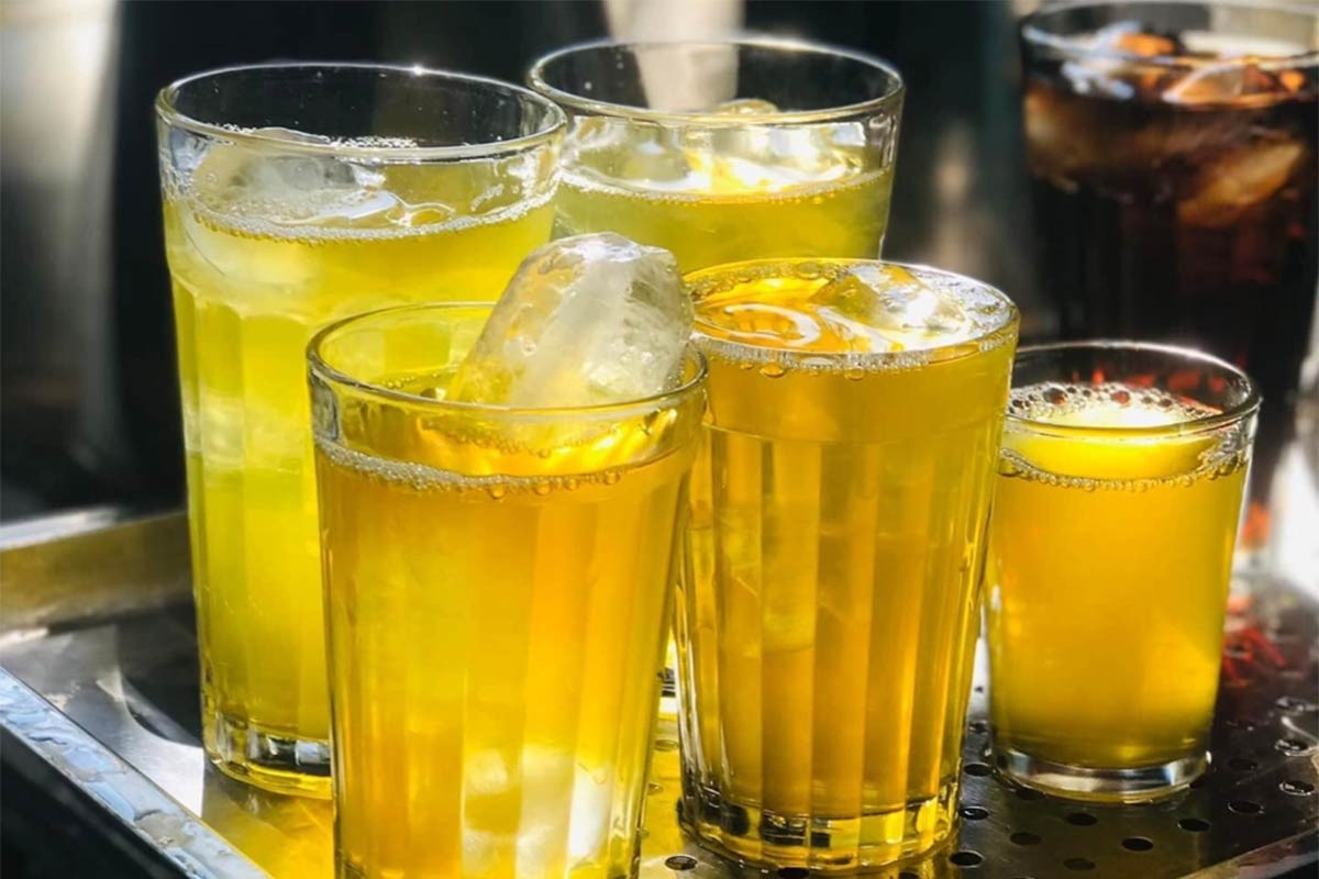 Trà đá vỉa hè tăng giá; giá vé máy bay Tết cao ngất ngưởng