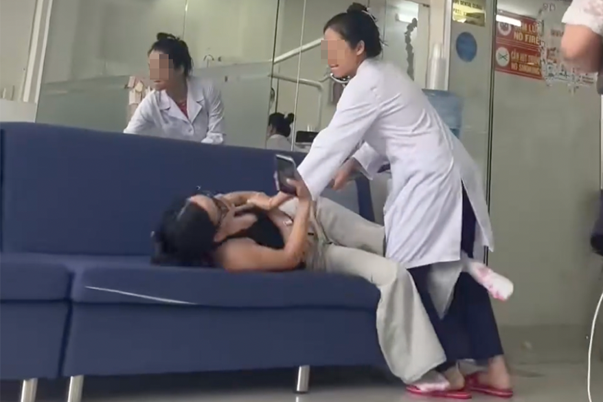 Xác minh clip bác sĩ nha khoa hành hung khách hàng tại phòng khám