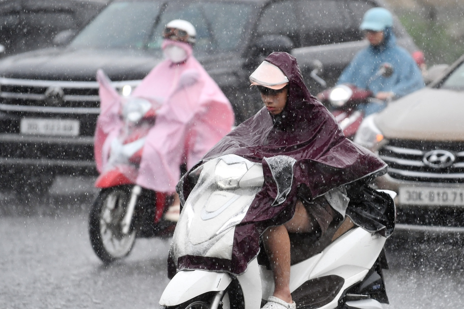 Bão số 7 suy yếu thành áp thấp nhiệt đới, miền Bắc có nơi mưa lớn đến 300mm