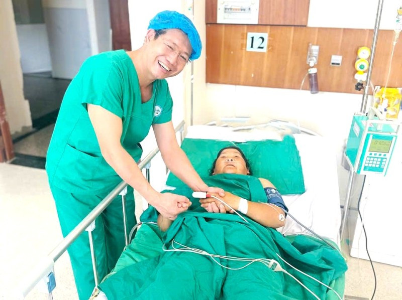 Bồn nước rơi trúng.jpg