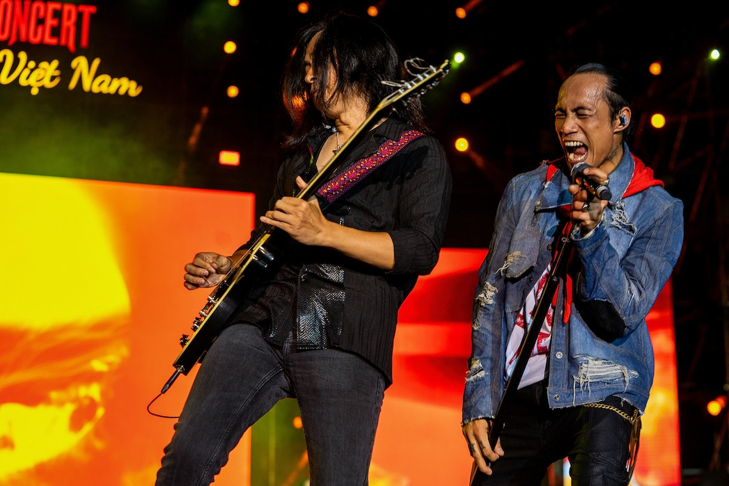 Bức Tường, Ngũ Cung khơi dậy tình yêu Tổ quốc với bản rock sôi động