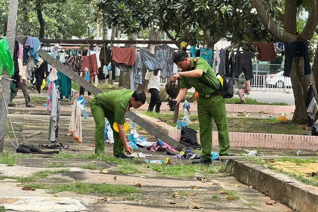 Điều tra vụ người đàn ông vào bệnh viện, bất ngờ bịt mắt nhảy từ tầng 4 xuống