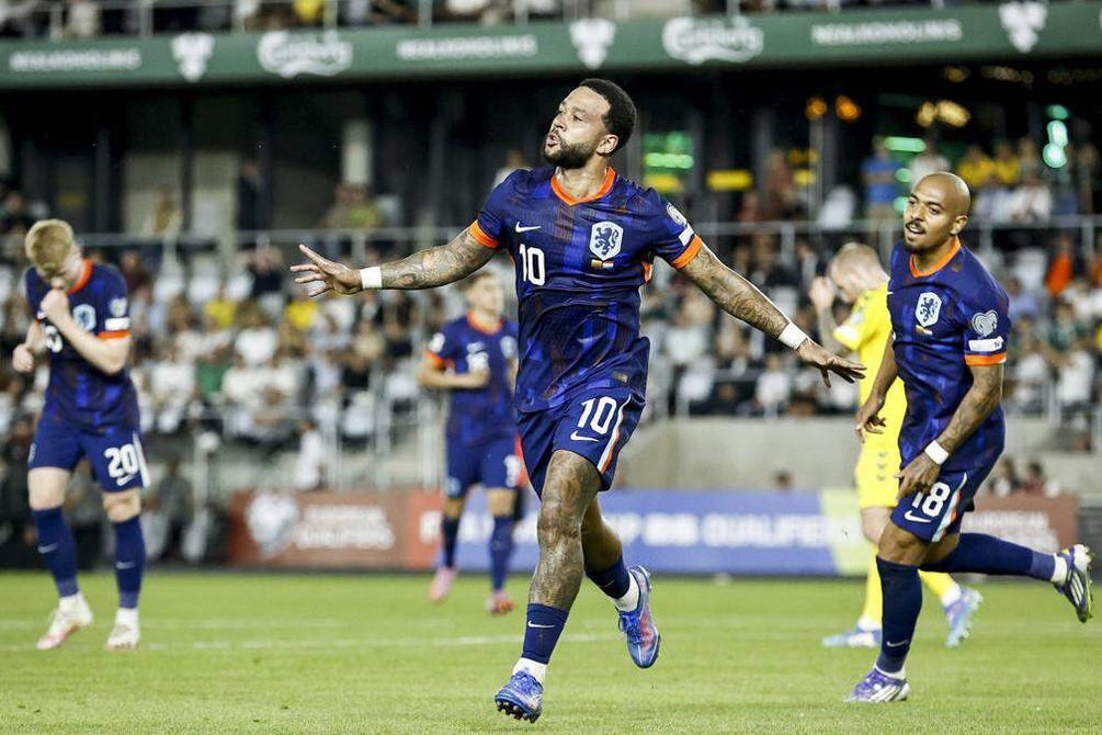 Hà Lan thắng nghẹt thở ngày Depay xô đổ kỷ lục