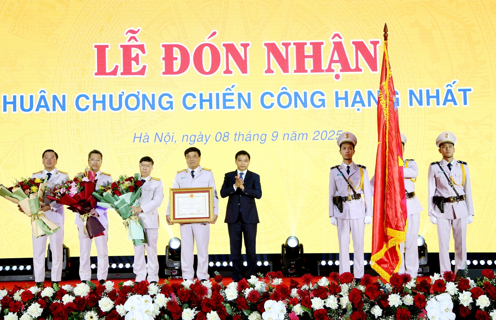 Hải quan đón nhận Huân chương Chiến công hạng Nhất nhân dịp kỷ niệm 80 năm