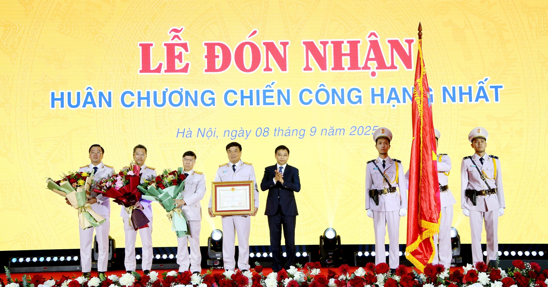 Hải quan đón nhận Huân chương Chiến công hạng Nhất nhân dịp kỷ niệm 80 năm