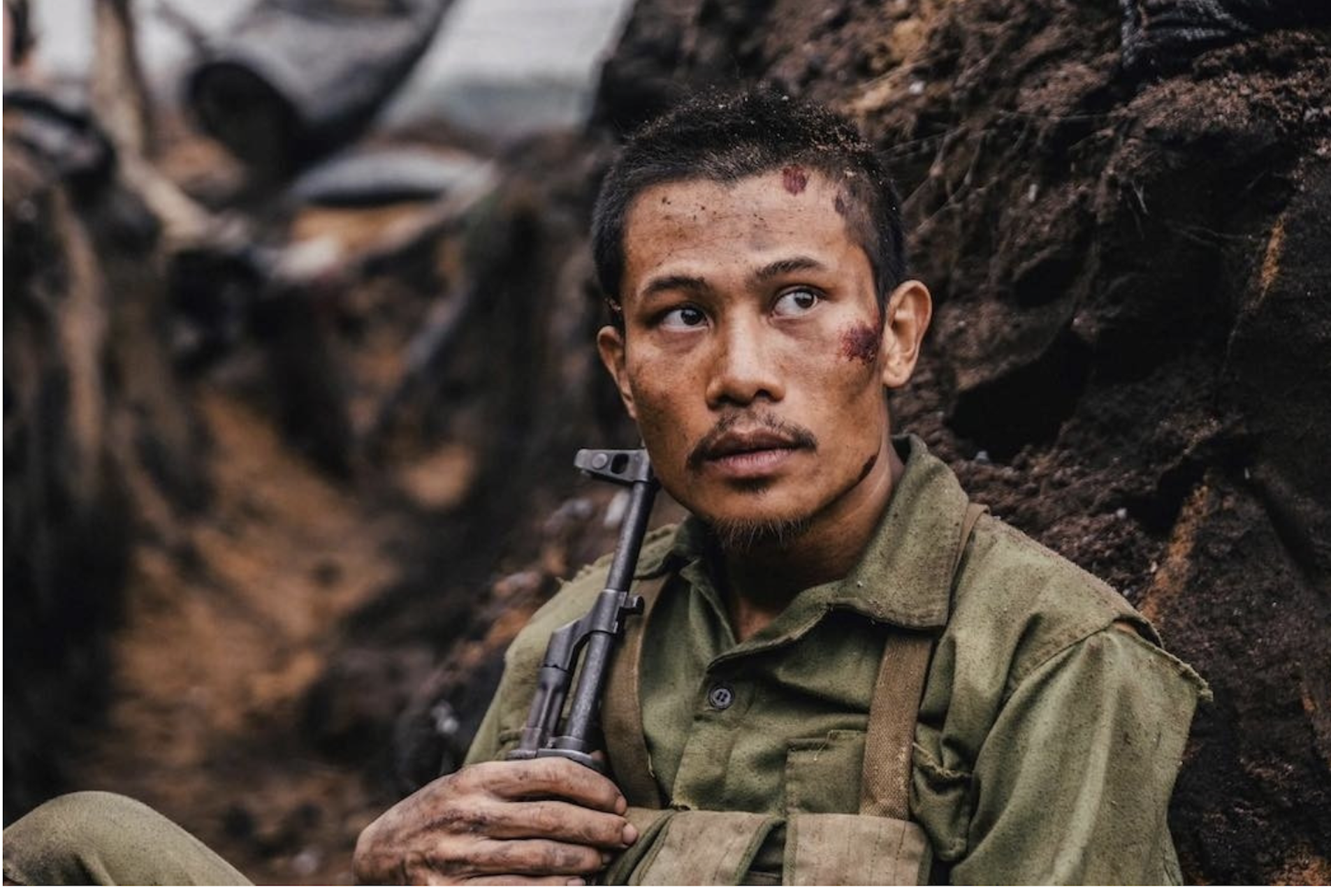 Hiệu trưởng cấp 2 ở TPHCM cho 500 học sinh đi xem phim Mưa đỏ