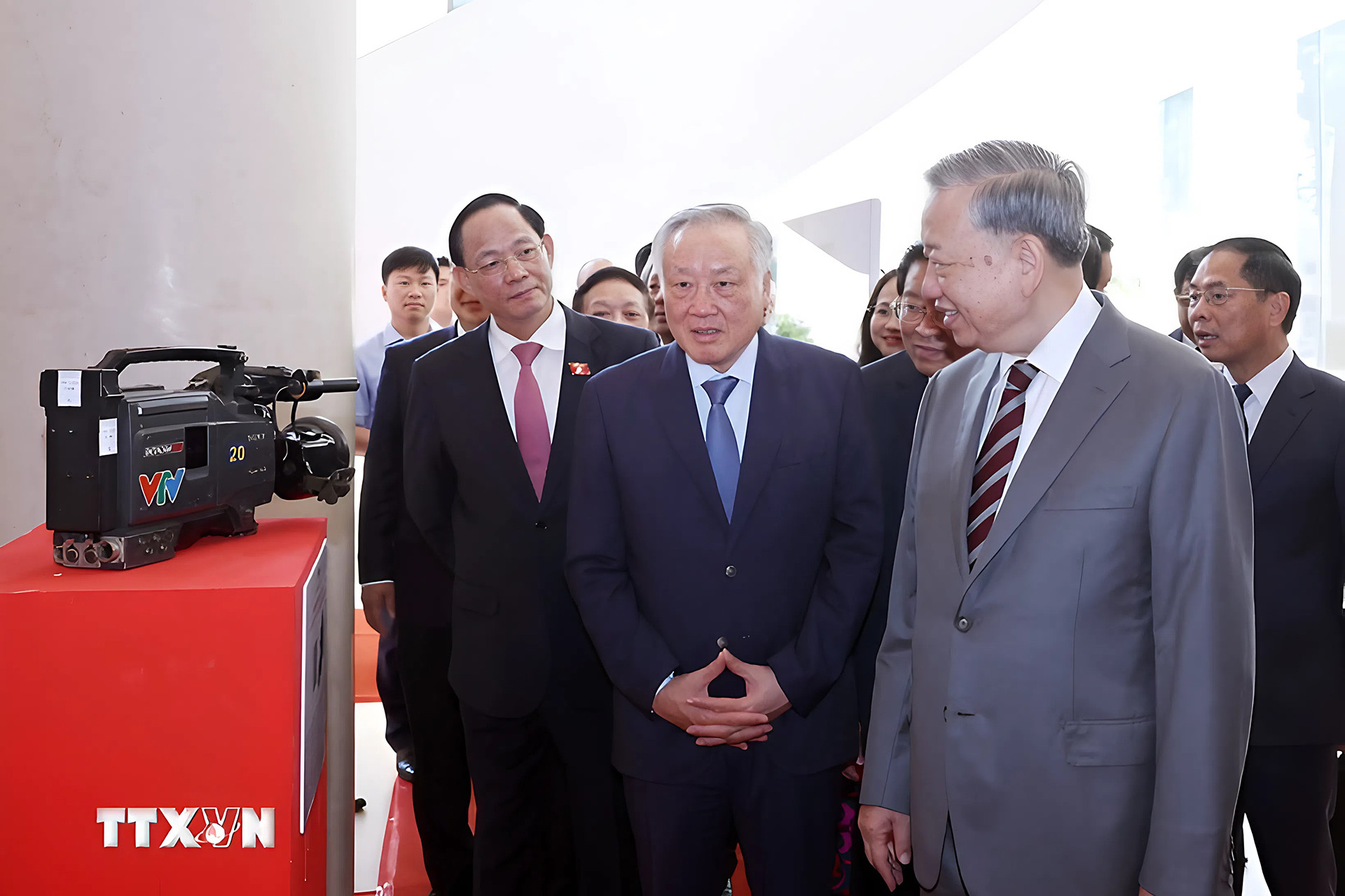 IMG_737587298A00 1.jpg