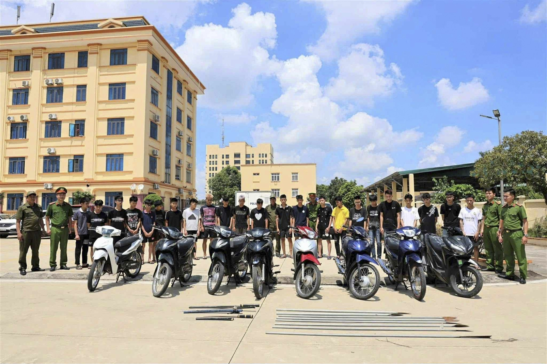 Lôi kéo đồng bọn khắp Ninh Bình, hơn 60 đối tượng cầm hung khí làm điều bất bình