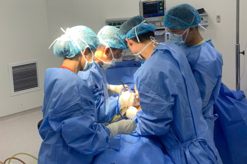 Người đàn ông có trái tim bên phải