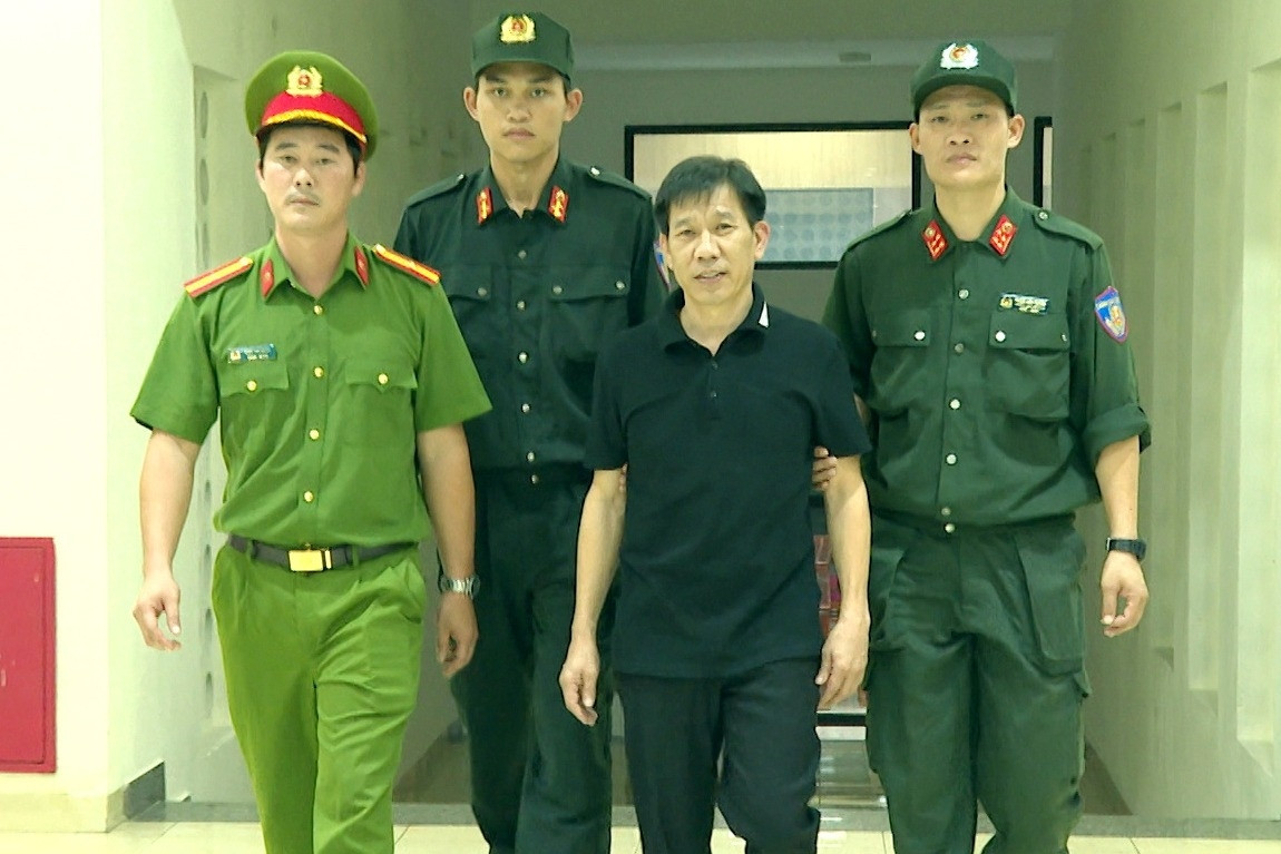 Quân sư kín tiếng đứng đằng sau trùm giang hồ Vi 'ngộ' là ai?