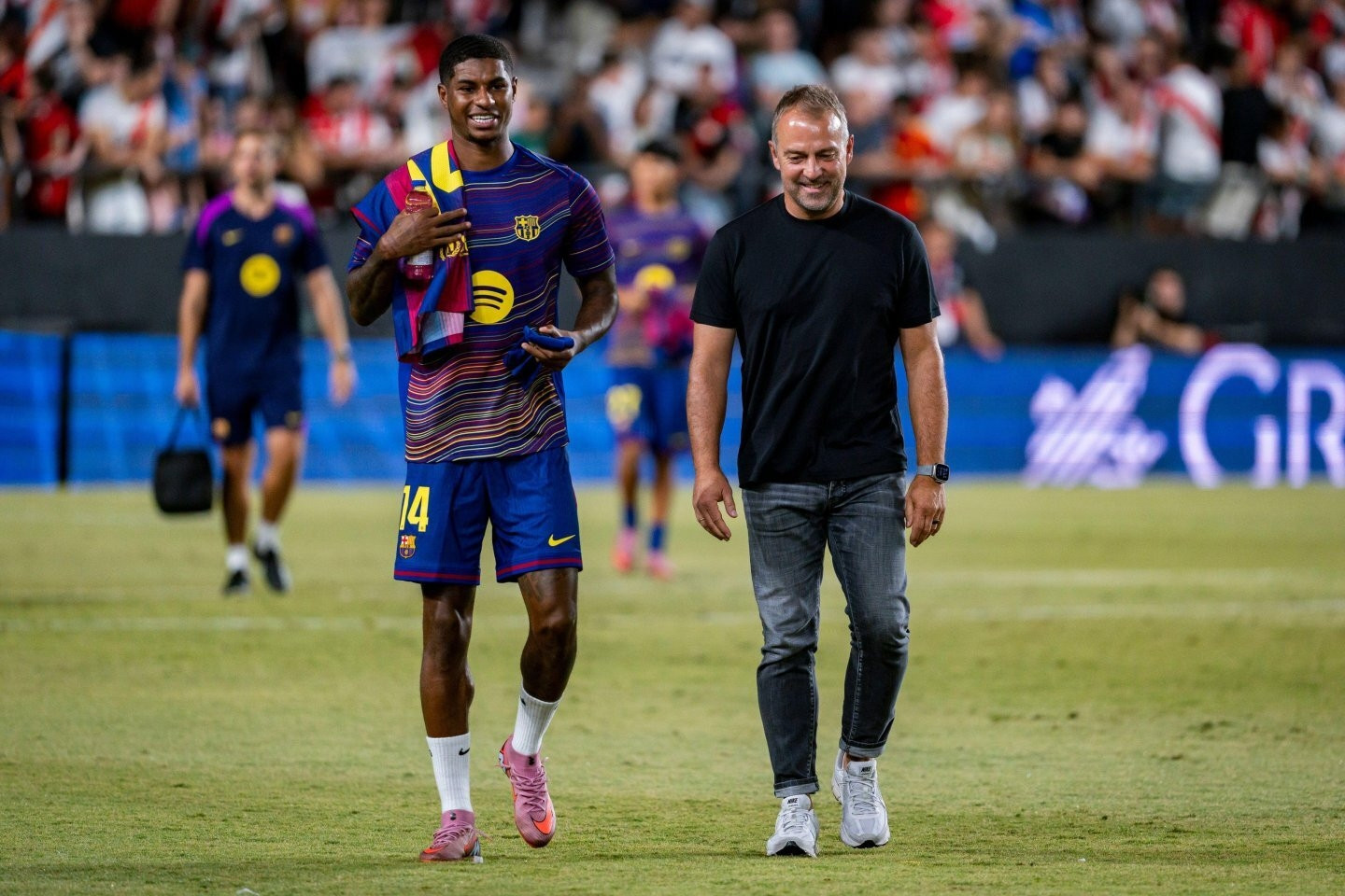 Rashford phản ứng mạnh trước tin đồn bị đuổi về MU