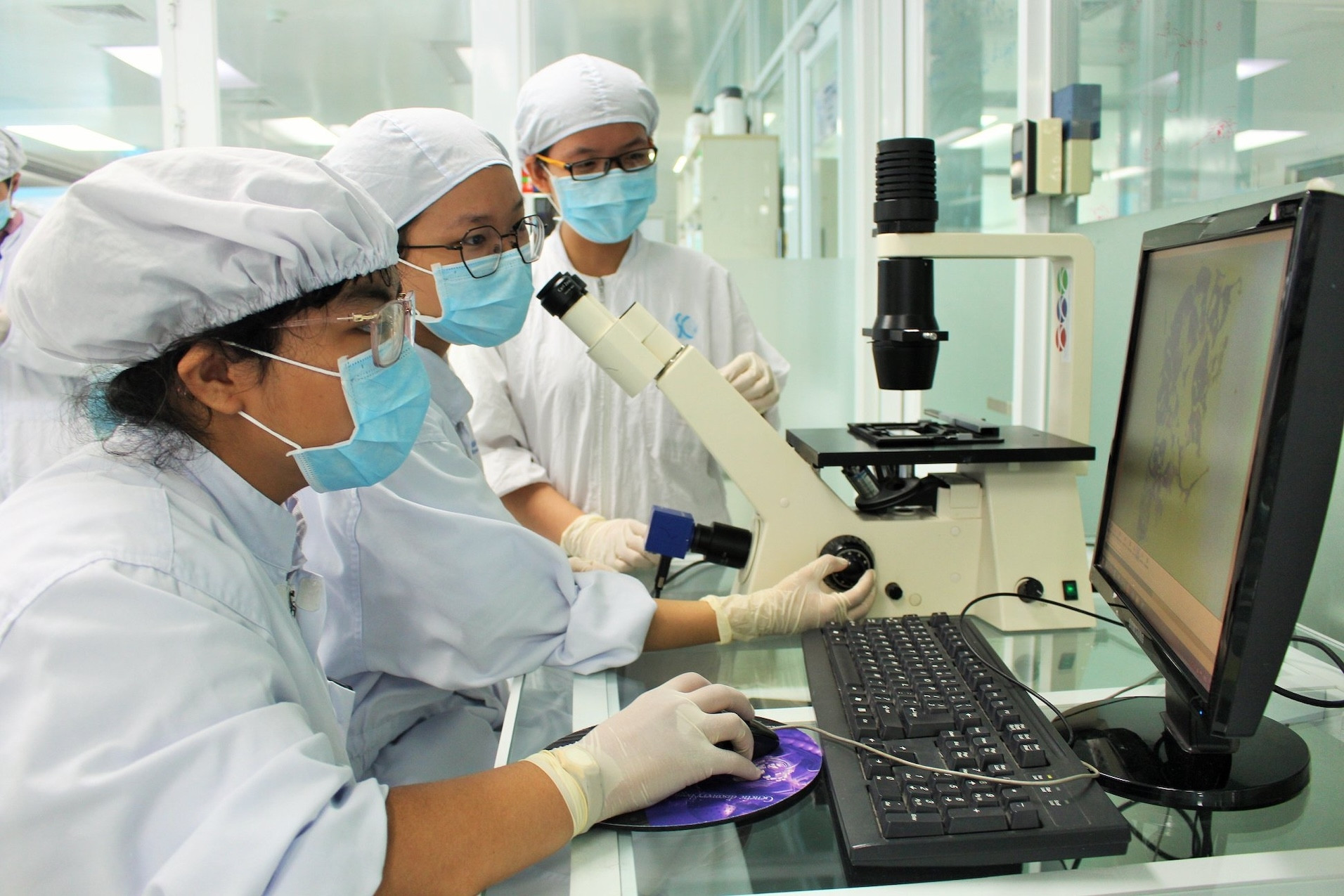 Loạt trường đại học cần tuyển hàng trăm tiến sĩ, trả lương chục triệu/tháng