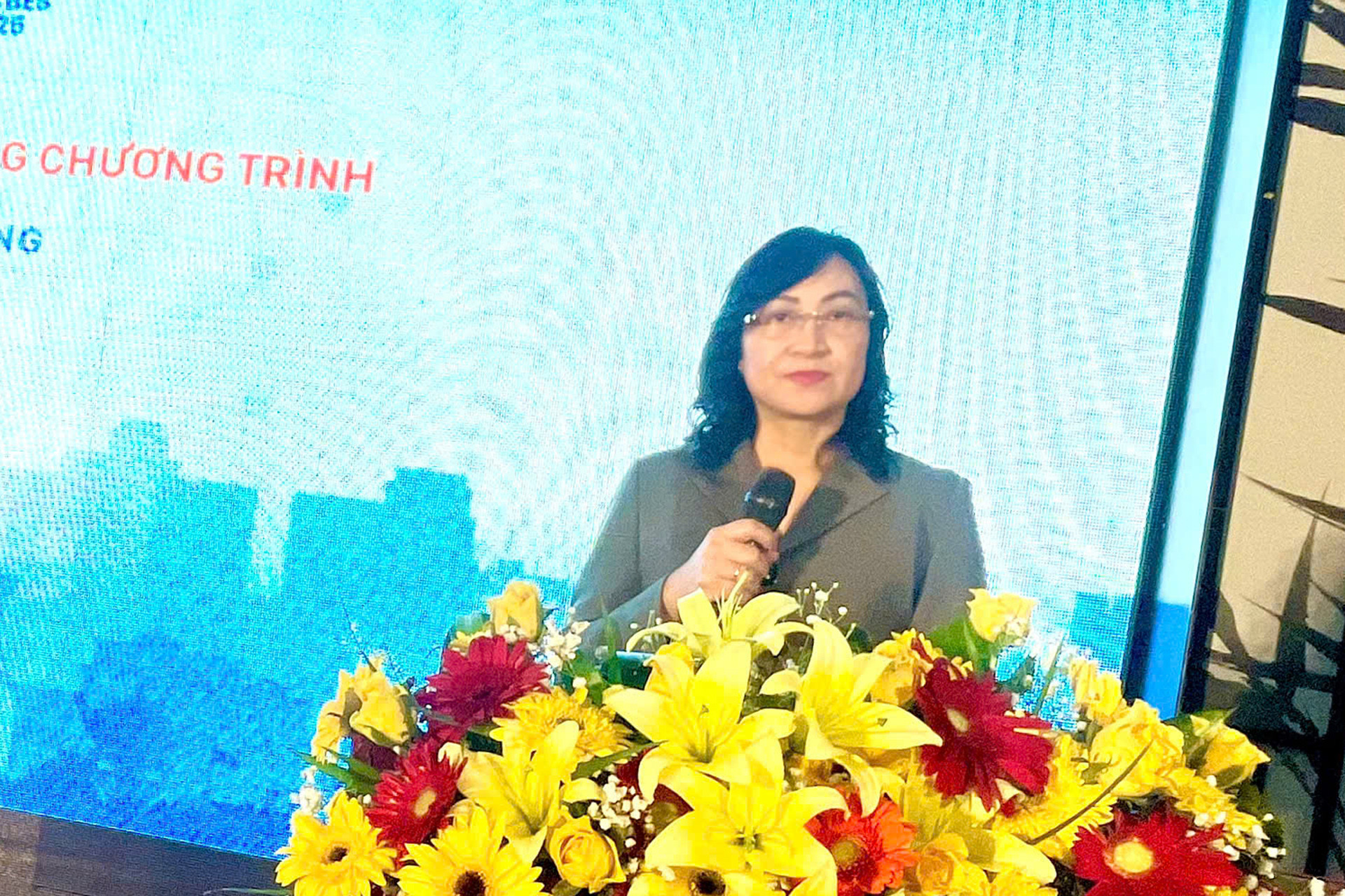 thuong mai dien tu xuyen bien gioi 01.jpg