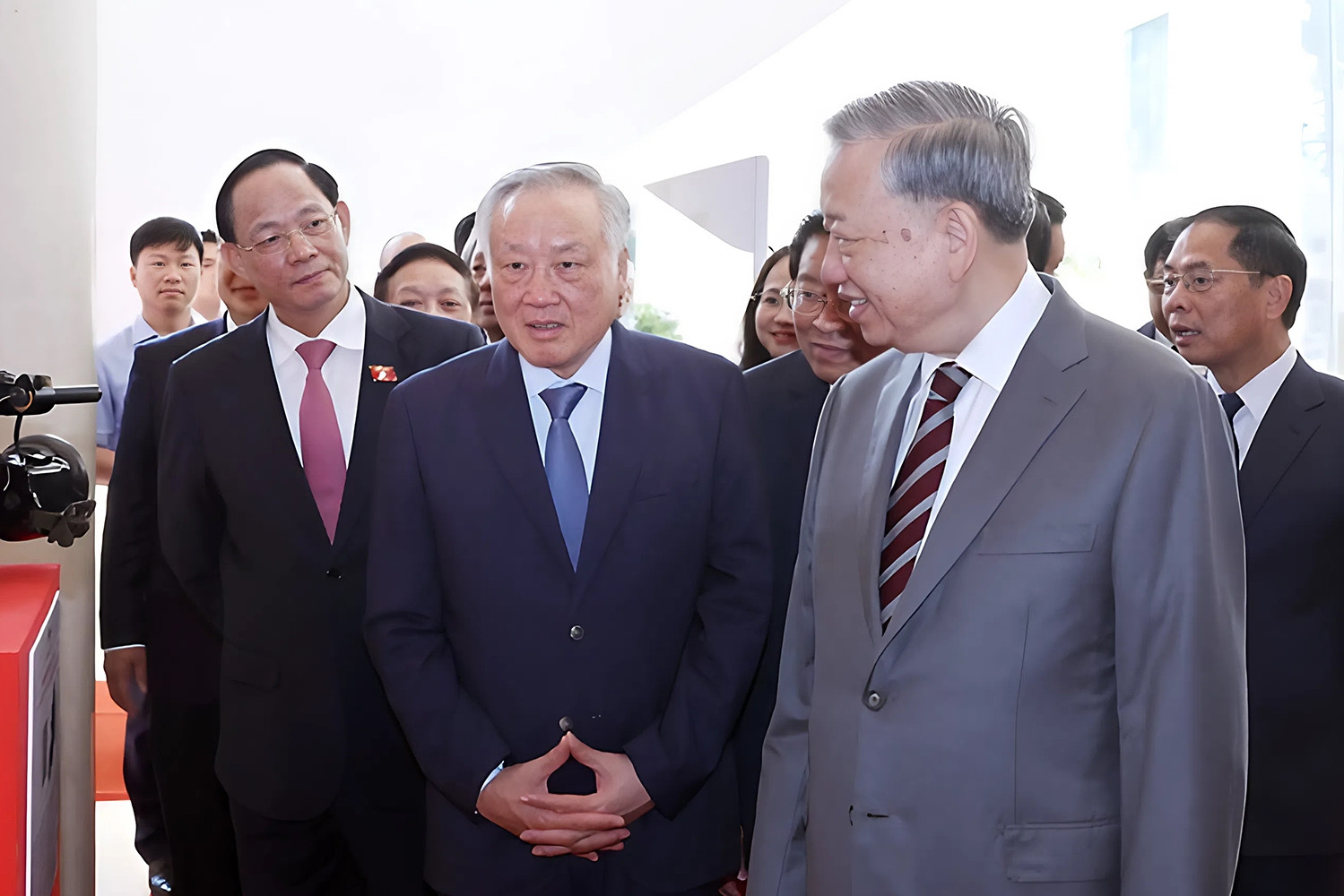 Tổng Bí thư: VTV cần nỗ lực để trở thành cơ quan truyền thông hàng đầu khu vực