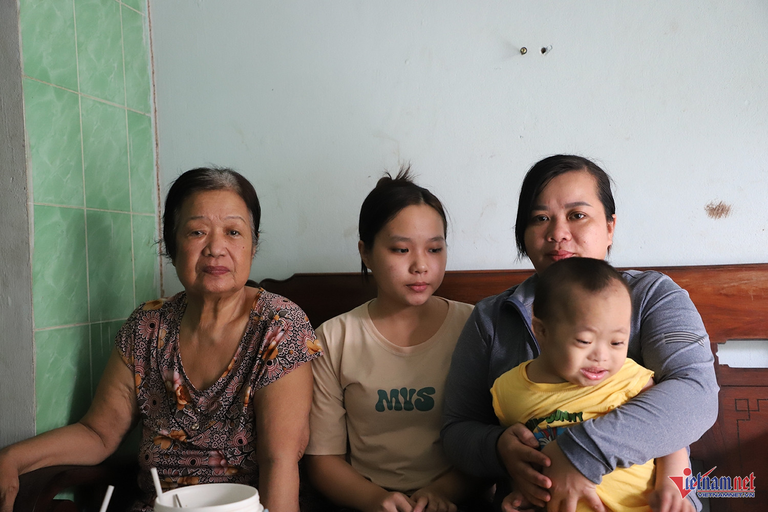 W-hoàn cảnh bé Hậu.JPG.jpg