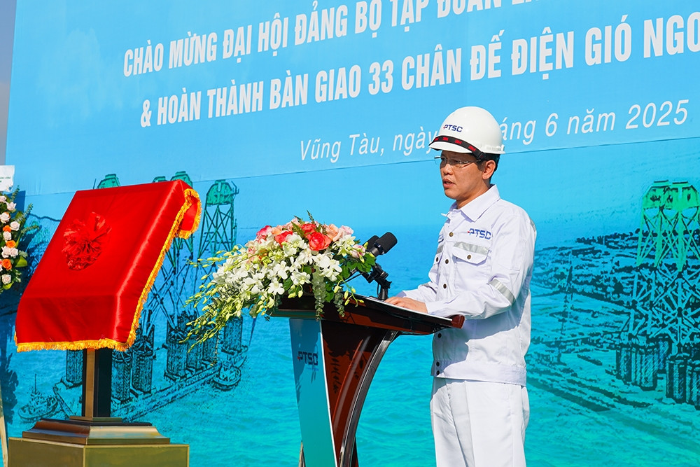 33 chân đế điện gió xuất khẩu mừng Đại hội Đảng bộ Petrovietnam lần thứ 4