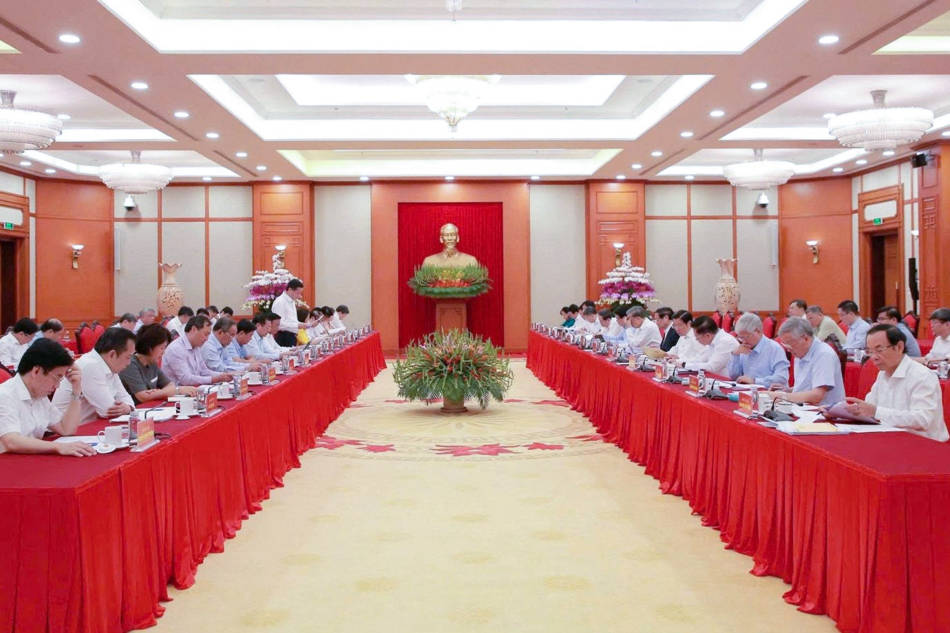 Bộ Chính trị yêu cầu các địa phương hoàn thiện phương án nhân sự khóa mới