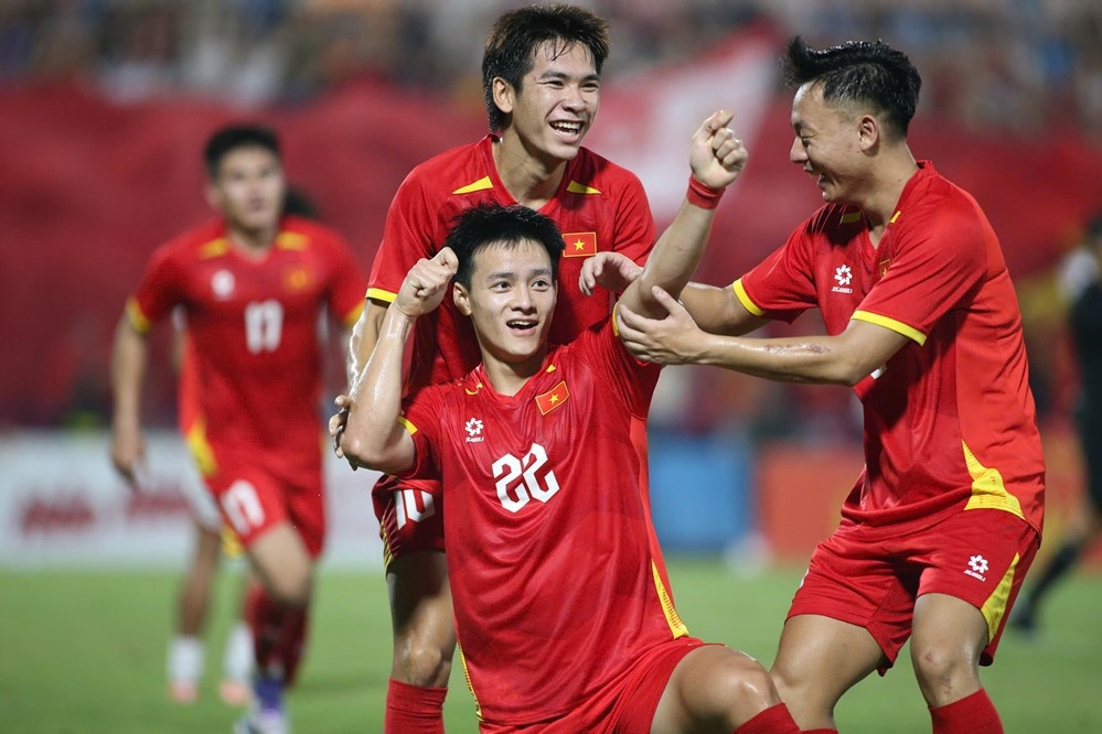 FIFA khiến fan Việt xúc động khi mượn 'Mưa Đỏ' để chúc mừng vé châu Á