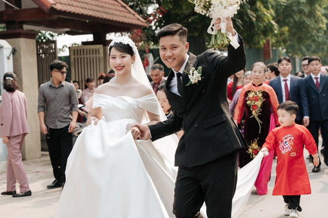 Lấy chàng trai nhà đối diện, cô dâu Hà Nội tiết lộ bản cam kết độc lạ của mẹ