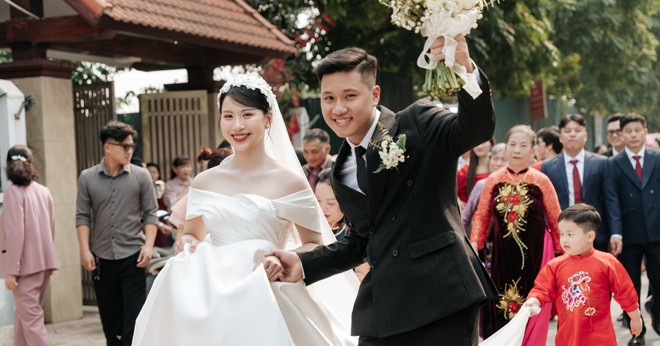 Lấy chàng trai nhà đối diện, cô dâu Hà Nội tiết lộ bản cam kết độc lạ của mẹ