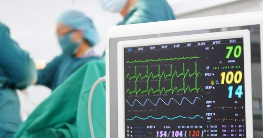 Mổ cấp cứu người phụ nữ 20 tuổi hôn mê, sùi bọt mép khi vừa đến cổng viện