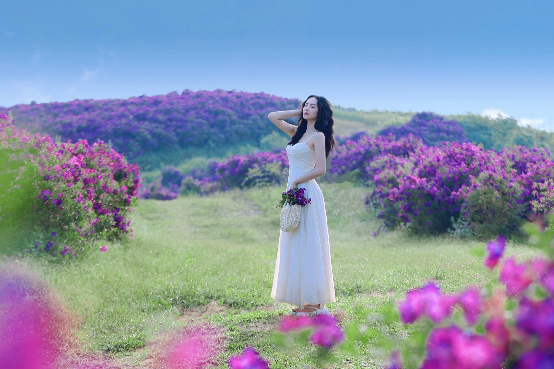 Ngọn đồi nhuộm sắc tím, mây bồng bềnh, khách Hà Nội ‘nhìn ảnh là muốn đi ngay’