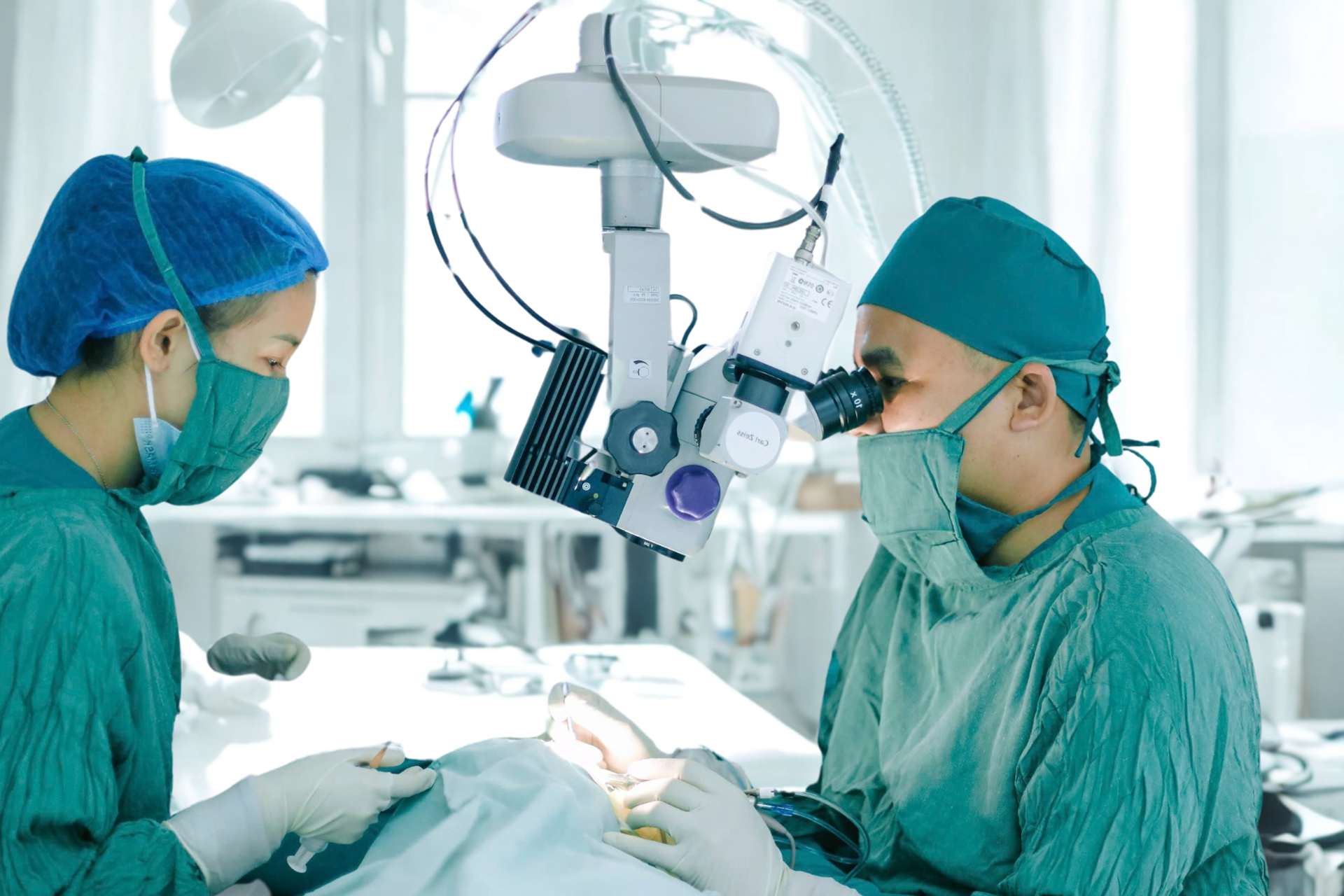 ‘Thời điểm vàng’ điều trị đục thủy tinh thể ở người cao tuổi